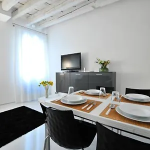 Venetian Apartmán